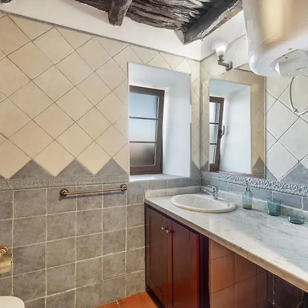 Perales - El Peral בית כפרי *